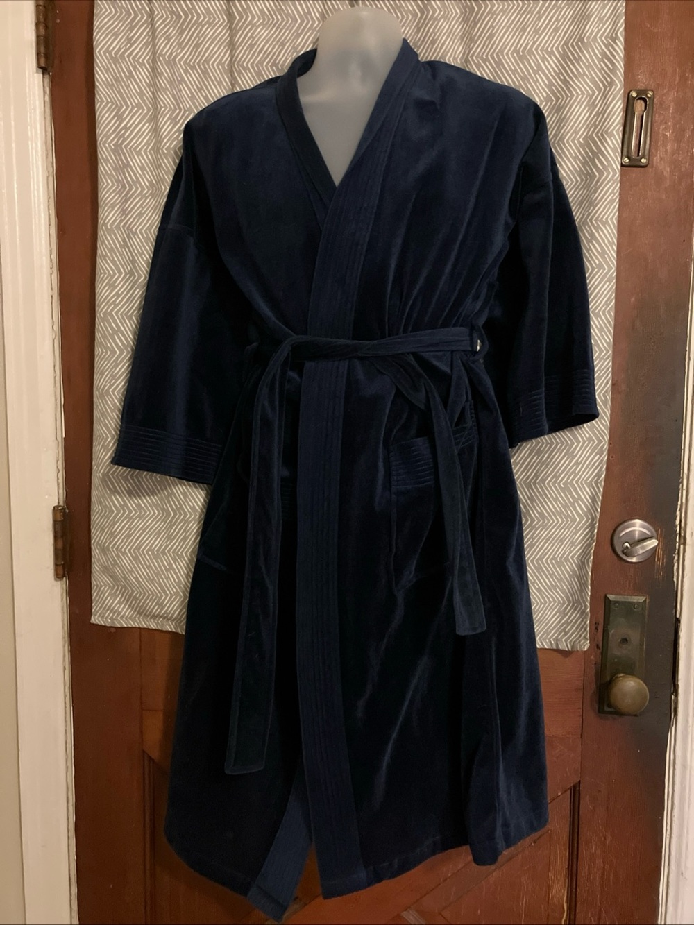 vintage van heusen navy blue robe